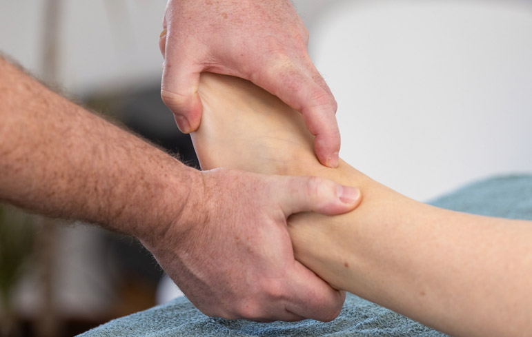 Thérapie manuelle. libérer les tensions du corps pour que son énergie circule pleinement.